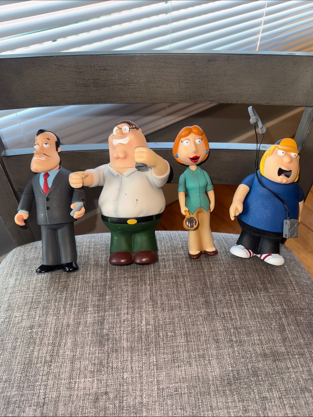 Mezco Family Guy Figures Peter Lois Chris Griffin Mr Weed